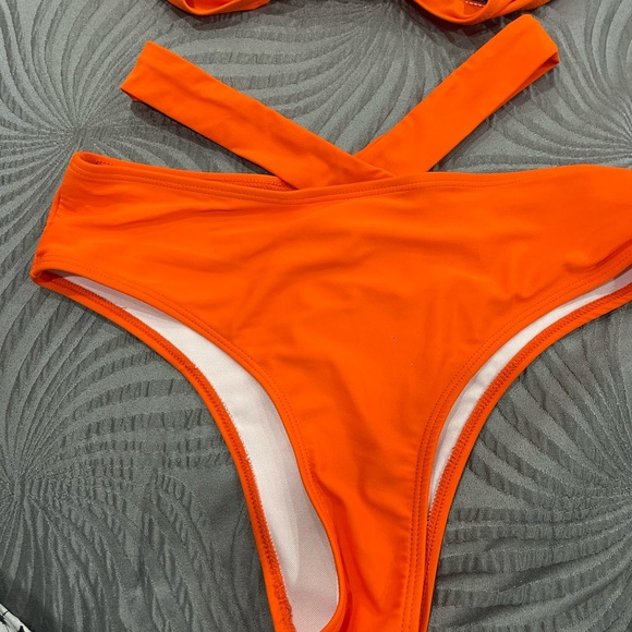 Orange bikini never worn size medium - Picture 5 of 6